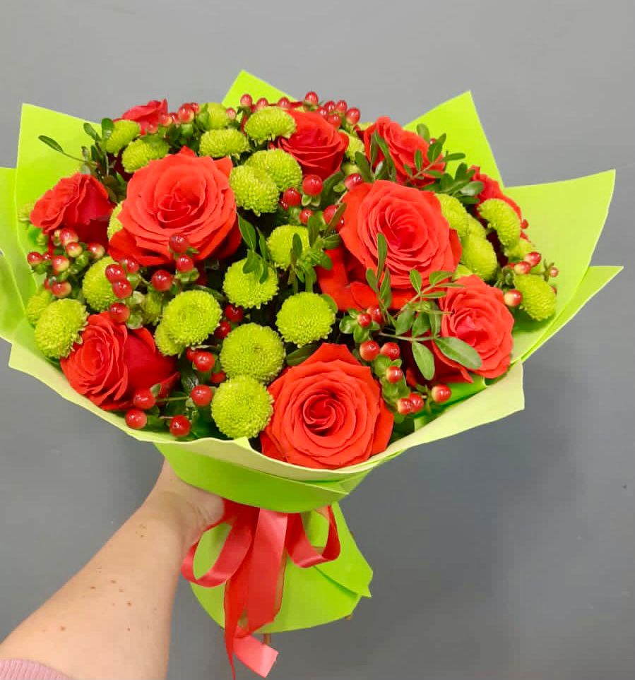 Букет цветов из: Хризантемы и Розы в Когалыме