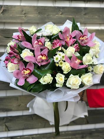 Букет цветов из: Розы и Хризантемы в Когалыме