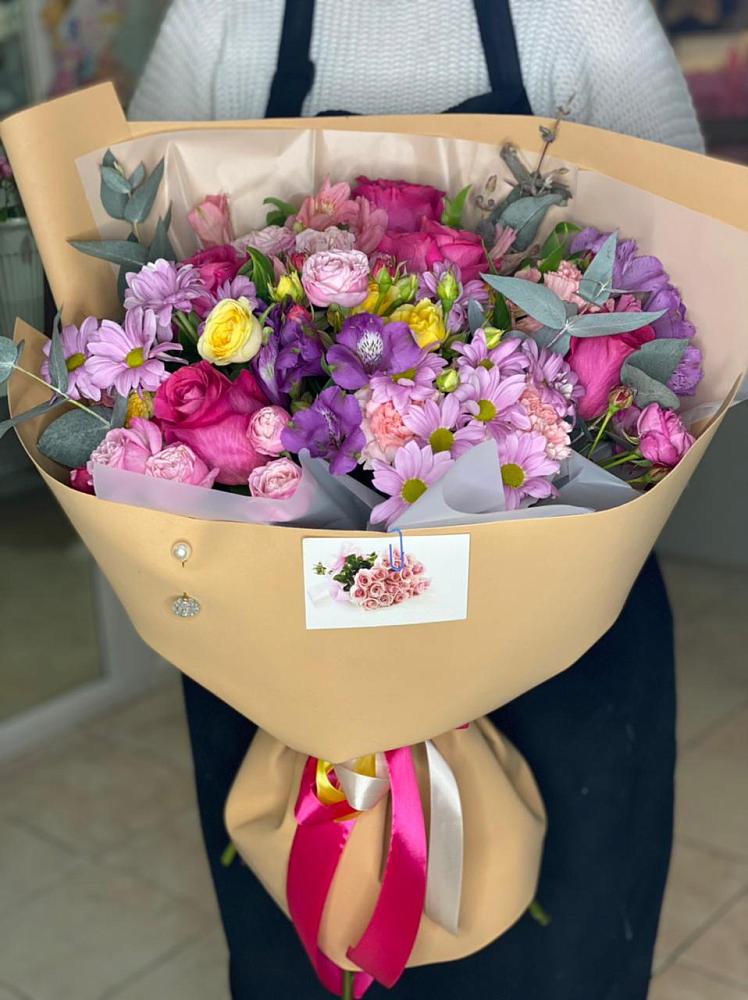 Букет цветов из: Хризантемы, Гвоздики и Альстромерии в Когалыме