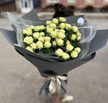 Букет Белые кустовые розы Солинеро в Когалыме