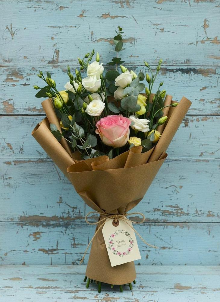 Букет цветов из: Розы и Лизиантусы в Когалыме