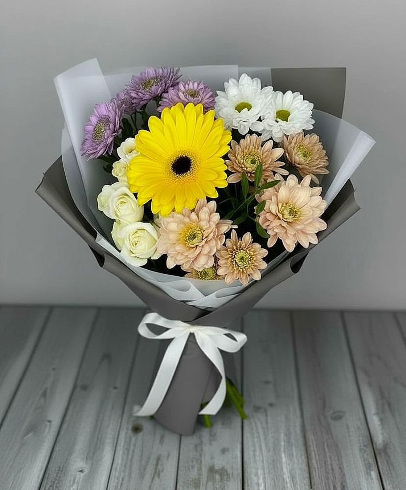 Букет цветов из: Розы, Герберы и Хризантемы в Когалыме
