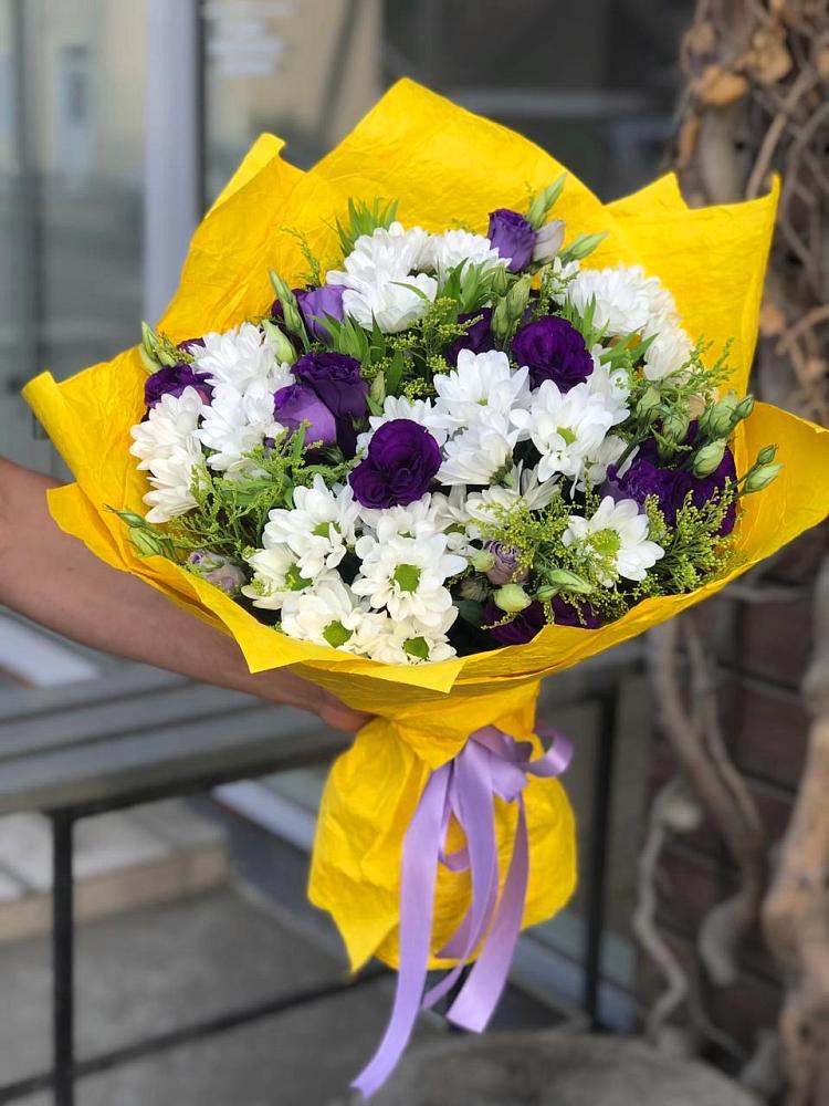 Букет цветов из: Ирисы, Хризантемы и Ромашки в Когалыме