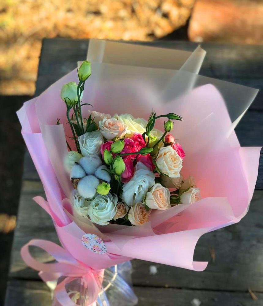 Букет цветов из: Розы и Лизиантусы в Когалыме