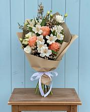 Букет цветов из:  Альстромерии, Лизиантусы, Розы и Хризантемы в Когалыме