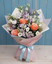 Букет цветов из:  Лизиантусы, Розы, Альстромерии и Гипсофила в Когалыме