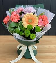 Букет цветов из:  Гвоздики, Розы, Герберы и Хризантемы в Когалыме