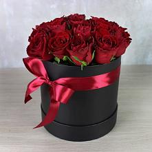 Цветочная композиция из Розы в шляпной коробке в Когалыме