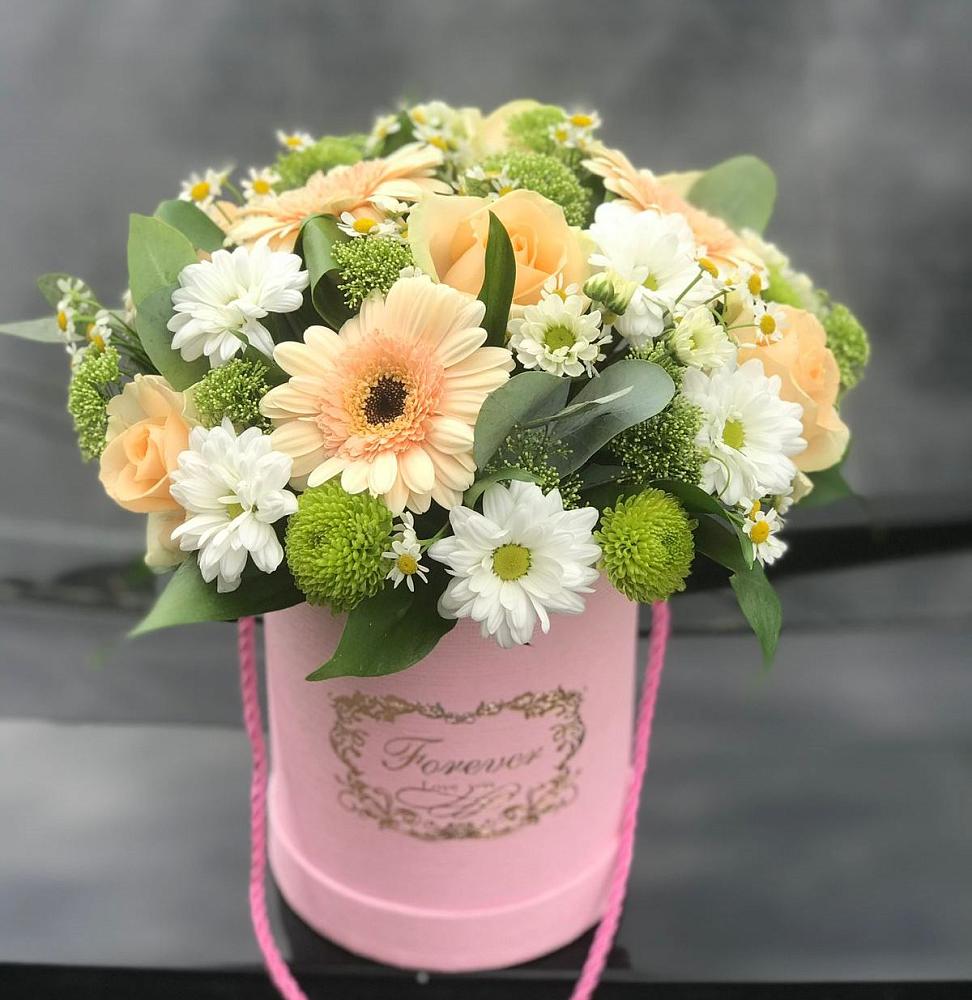 Цветочная композиция из Розы, Герберы и Хризантемы в шляпной коробке в Когалыме