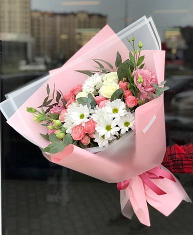 Букет цветов из: Розы, Лизиантусы и Хризантемы в Когалыме