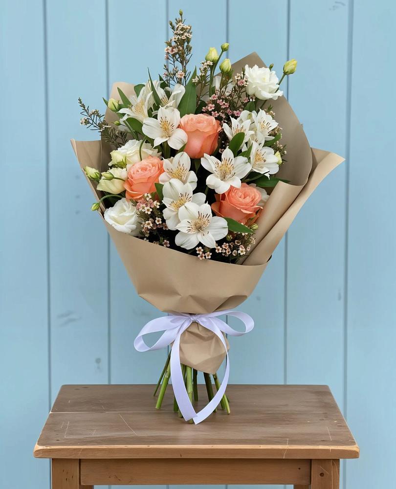 Букет цветов из: Альстромерии, Лизиантусы, Розы и Хризантемы в Когалыме